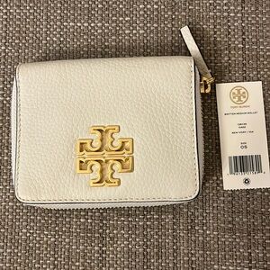 Tory Burch 🌹 Britten Medium Wallet Ivory